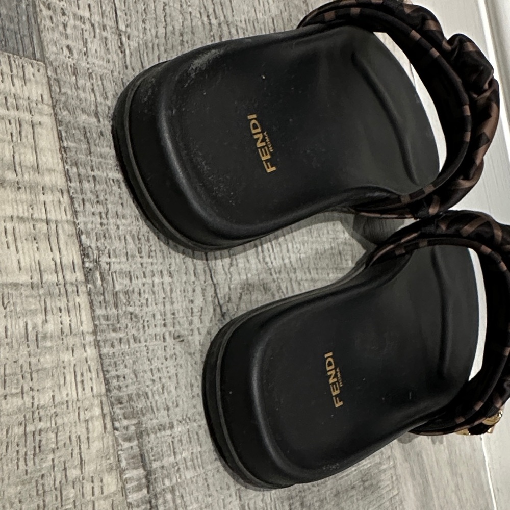 Fendi Women's Black and Brown Patterned Slide Sandals - Picture 4 of 15
